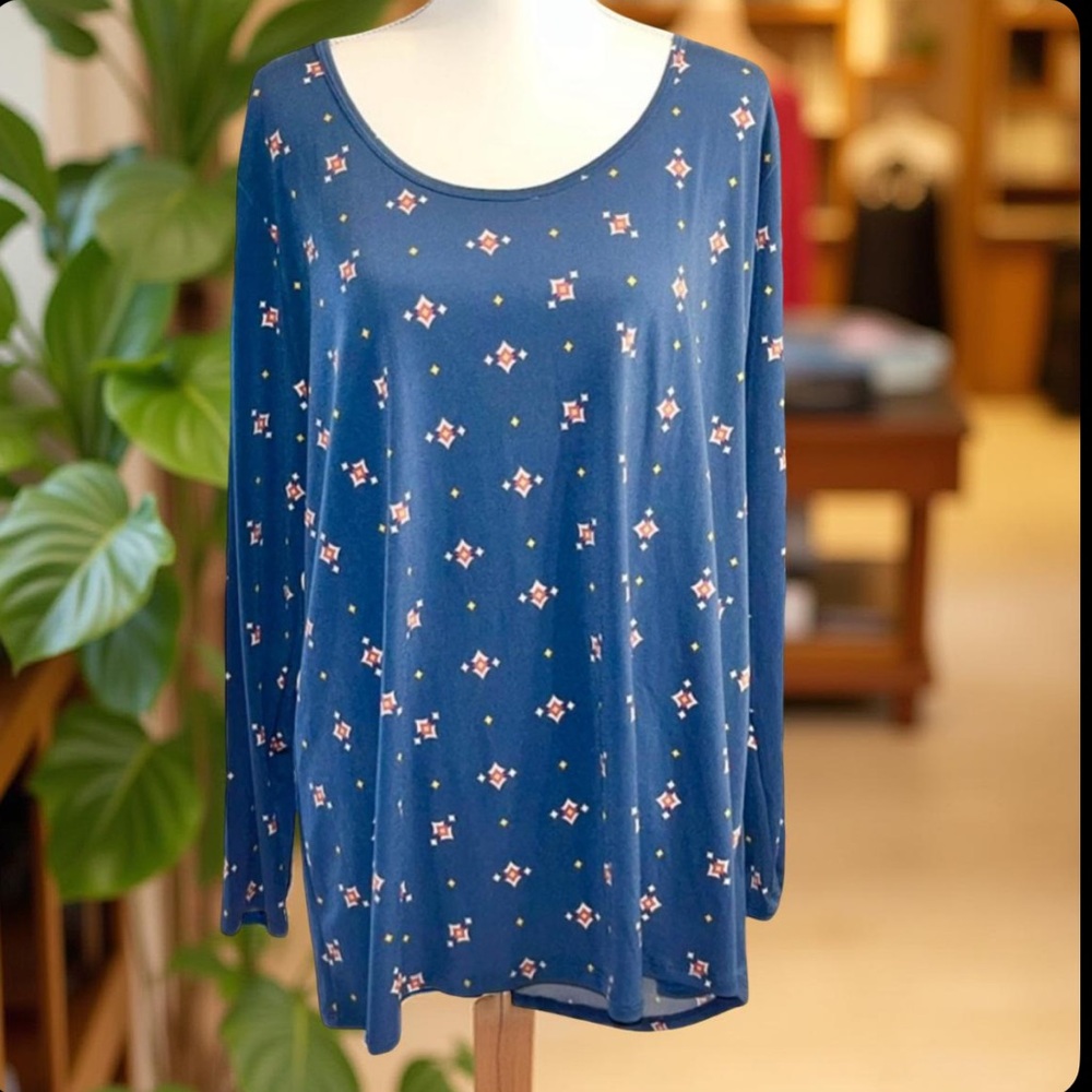 Blue Top - Geometrical design pattern P2P 24”front L 28” back L 30” / 3X NWT